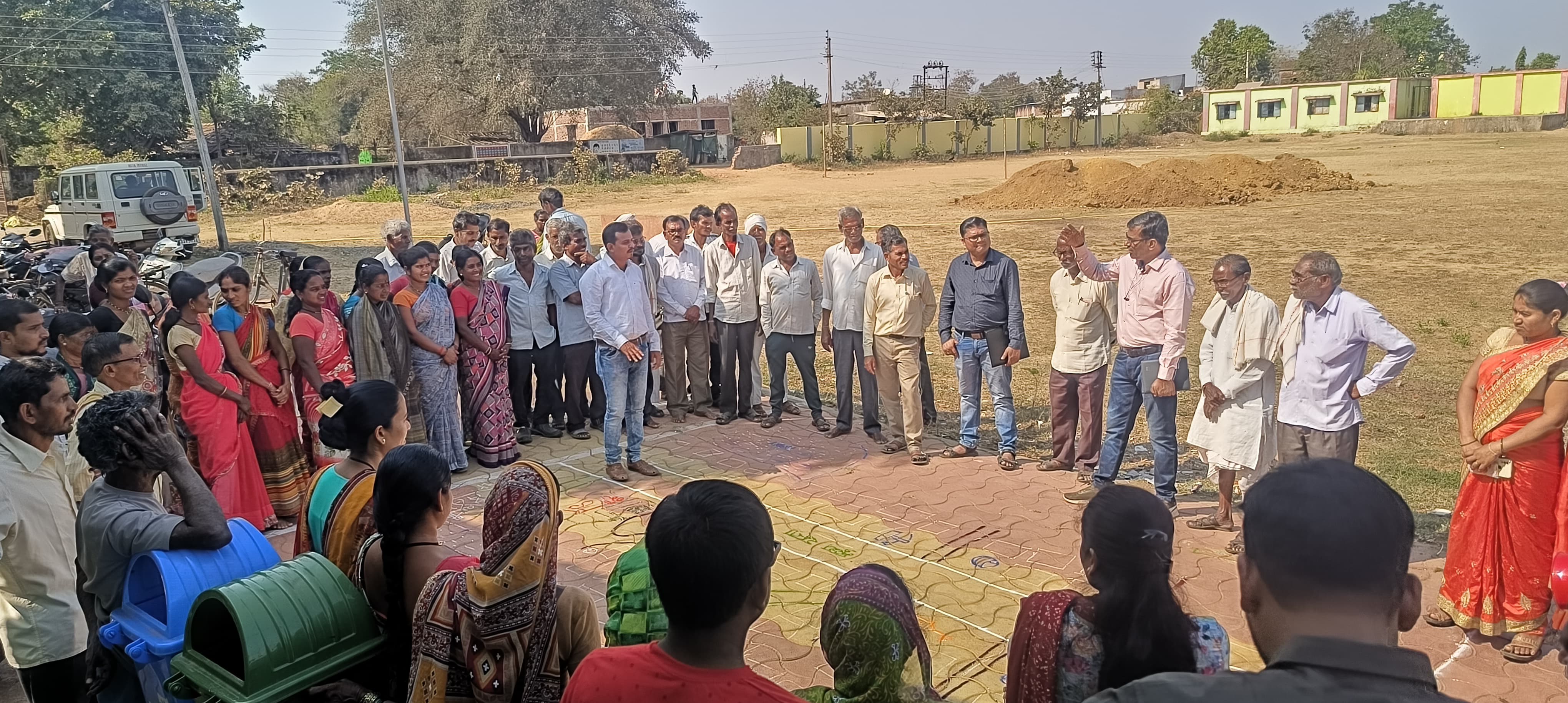 ग्रामपंचायत बोदली येथे ड्रोन सर्वे बाबत माहिती देतांना 